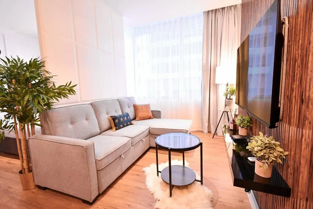 Apartment Heart Of Difc: Sky Gardens Modern Chic Studio Dubai