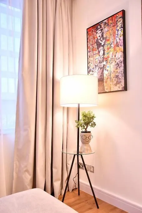 Heart Of Difc: Sky Gardens Modern Chic Studio Dubai Apartment