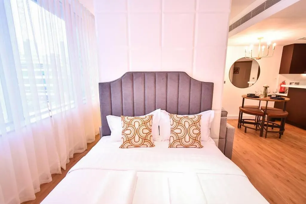 Heart Of Difc: Sky Gardens Modern Chic Studio Dubai Apartment
