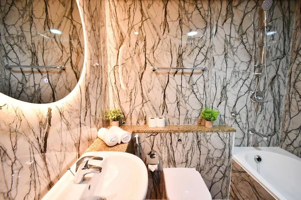Apartment Heart Of Difc: Sky Gardens Modern Chic Studio Dubai